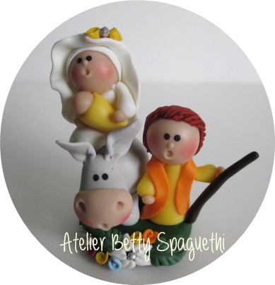 Sagrada Familia em biscuit com burrito 8cm